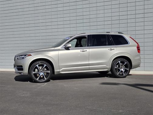2017 Volvo XC90 T5 Momentum