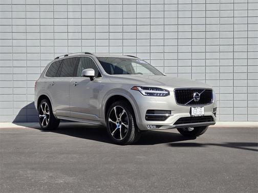 2017 Volvo XC90 T5 Momentum