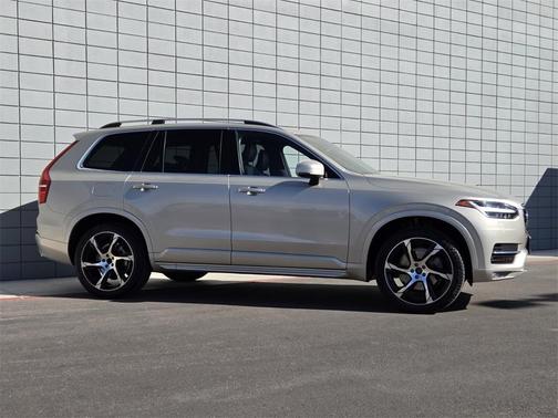 2017 Volvo XC90 T5 Momentum