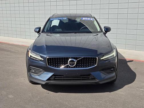 2023 Volvo V60 Cross Country B5 Plus