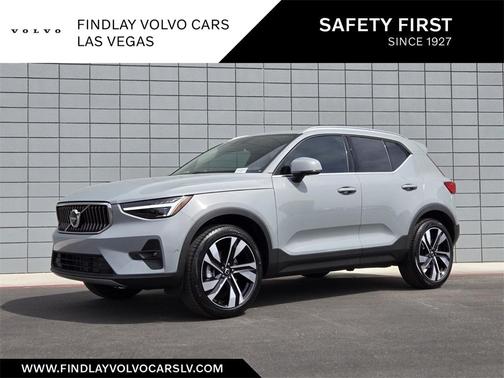 2025 Volvo XC40 B5 Ultra Bright Theme