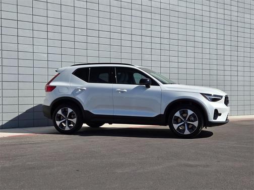 2026 Volvo XC40 B5 Plus