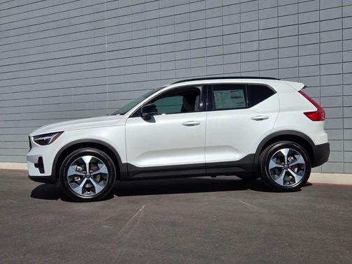 2026 Volvo XC40 B5 Plus