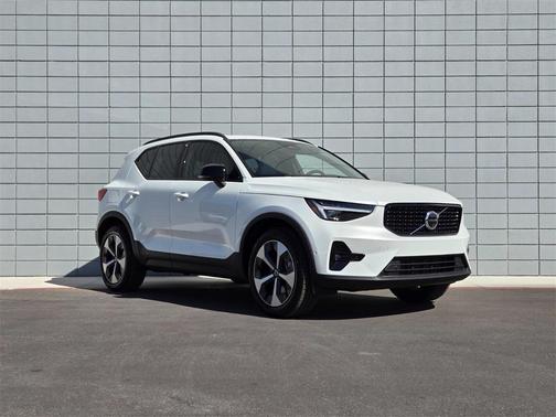 2026 Volvo XC40 B5 Plus