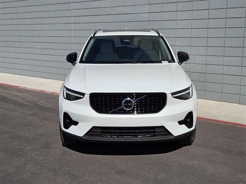 2026 Volvo XC40 B5 Plus