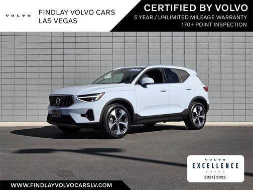 2025 Volvo XC40 B5 Plus Bright Theme