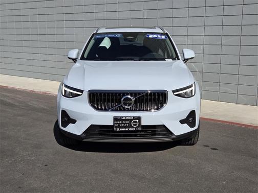 2025 Volvo XC40 B5 Plus Bright Theme