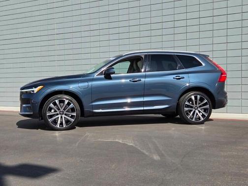 2023 Volvo XC60 Recharge Plug-In Hybrid T8 Ultimate Bright Theme
