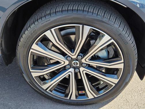 2023 Volvo XC60 Recharge Plug-In Hybrid T8 Ultimate Bright Theme