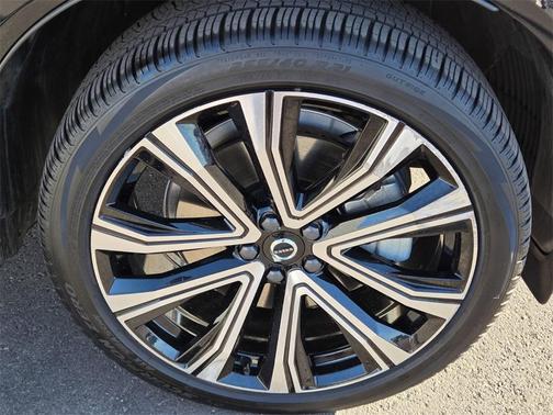 2023 Volvo XC60 Recharge Plug-In Hybrid T8 Ultimate Bright Theme