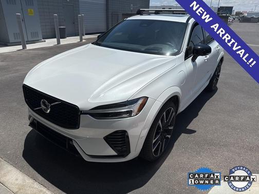 2024 Volvo XC60 Recharge Plug-In Hybrid T8 Ultimate Dark Theme