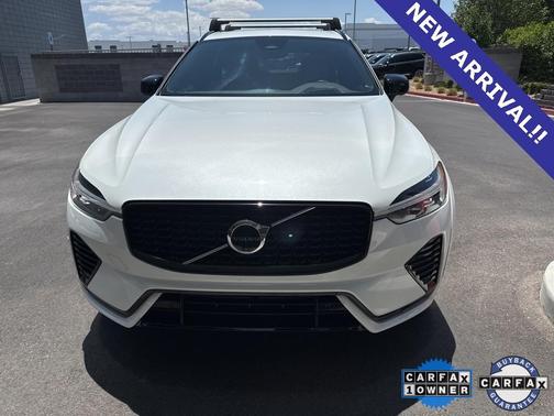 2024 Volvo XC60 Recharge Plug-In Hybrid T8 Ultimate Dark Theme