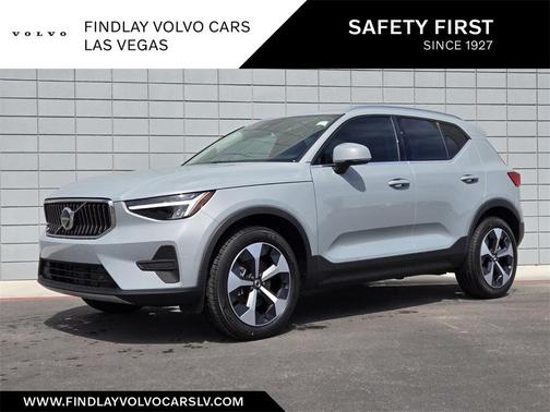 2025 Volvo XC40 B5 Core Bright Theme