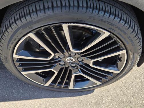 2023 Volvo XC40 B5 Plus Bright Theme