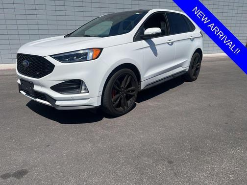 White Metallic 2024 Ford Edge ST