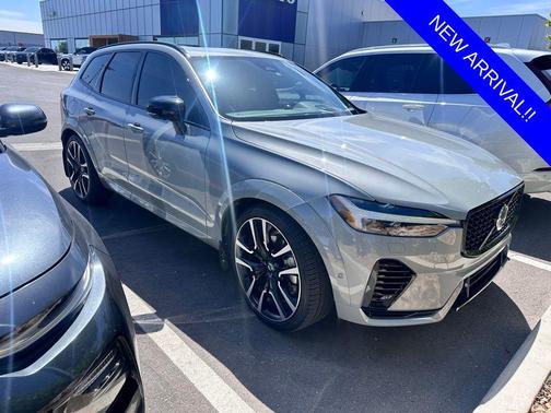 Gray Metallic 2024 Volvo XC60 Recharge Plug-In Hybrid T8 Ultimate Dark Theme