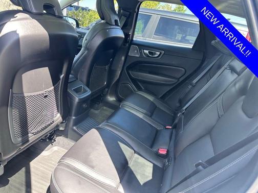 Gray Metallic 2024 Volvo XC60 Recharge Plug-In Hybrid T8 Ultimate Dark Theme