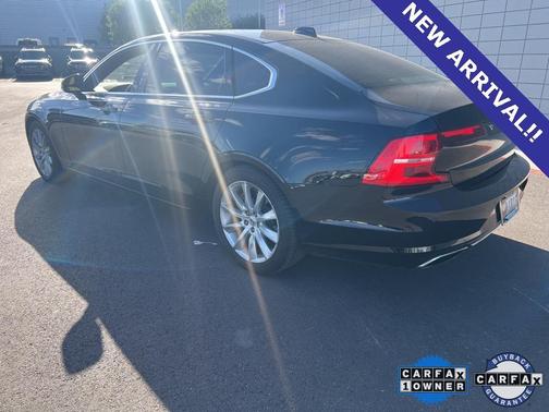 2018 Volvo S90 T6 Momentum