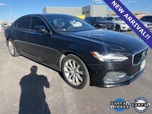 2018 Volvo S90 T6 Momentum