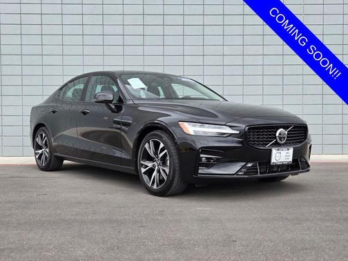 Onyx Black Metallic 2025 Volvo S60 B5 Plus