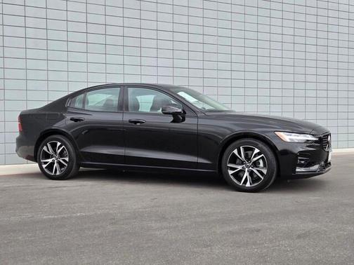 2025 Volvo S60 B5 Plus