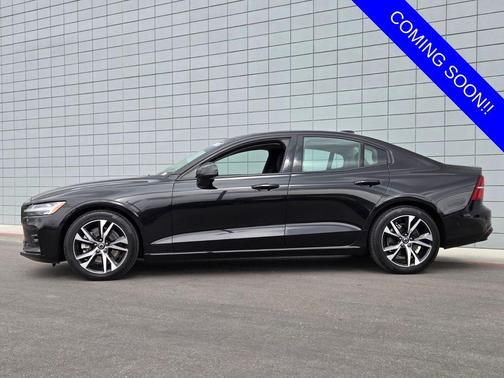 Onyx Black Metallic 2025 Volvo S60 B5 Plus