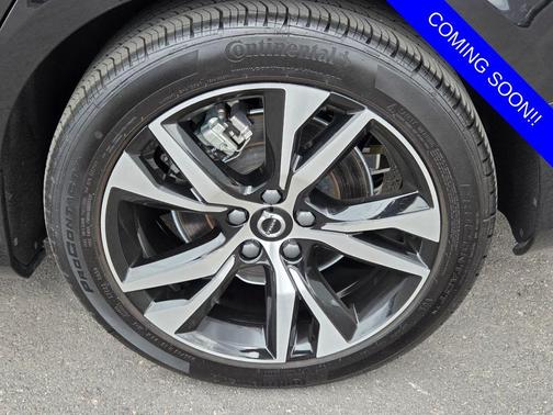 Onyx Black Metallic 2025 Volvo S60 B5 Plus