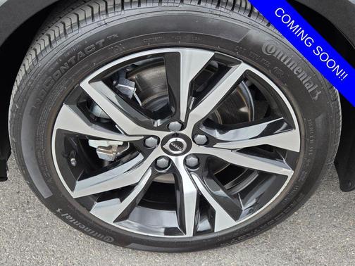 Onyx Black Metallic 2025 Volvo S60 B5 Plus