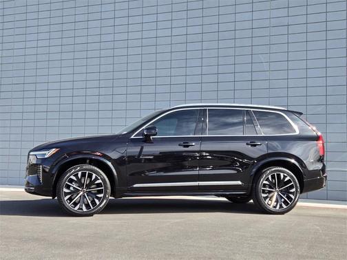 2025 Volvo XC90 B5 Core