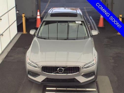 2025 Volvo V60 Cross Country B5 Plus