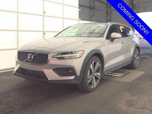 2025 Volvo V60 Cross Country B5 Plus