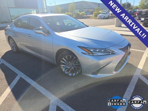 2025 Lexus ES 300h Luxury