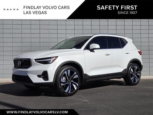 2025 Volvo XC40 B5 Ultra Bright Theme