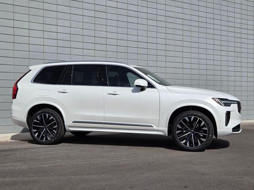 Crystal White Pearl 2026 Volvo XC90 B6 Plus 7-Seater