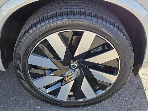 2023 Volvo XC90 Recharge Plug-In Hybrid T8 Ultimate Bright Theme 7-Seater