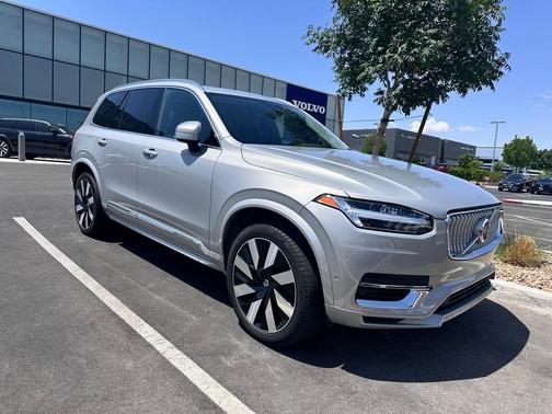 2023 Volvo XC90 Recharge Plug-In Hybrid T8 Ultimate Bright Theme 7-Seater