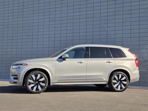 2023 Volvo XC90 Recharge Plug-In Hybrid T8 Ultimate Bright Theme 7-Seater