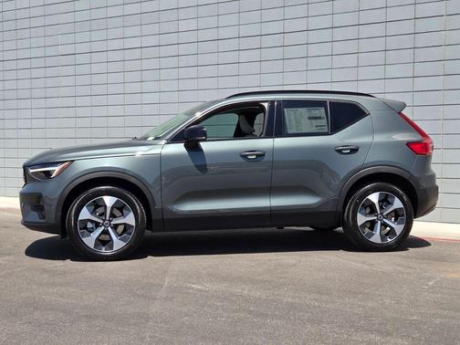 Forest Green 2026 Volvo XC40 B5 Plus