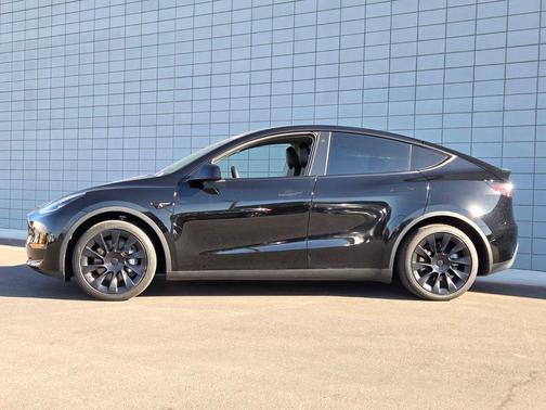 Black 2023 Tesla Model Y Long Range