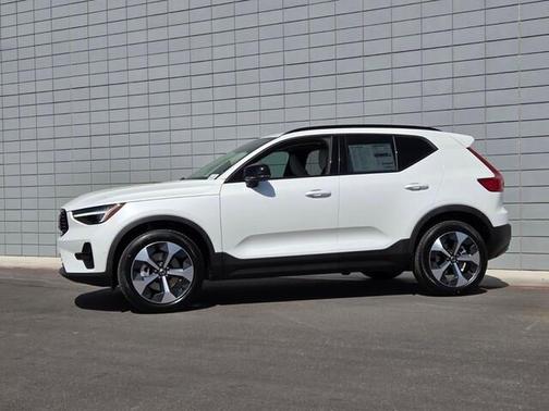 Crystal White 2026 Volvo XC40 B5 Plus