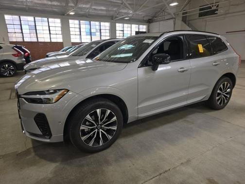 2025 Volvo XC60 B5 Plus