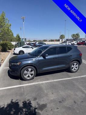 2021 Volvo XC40 T5 Momentum