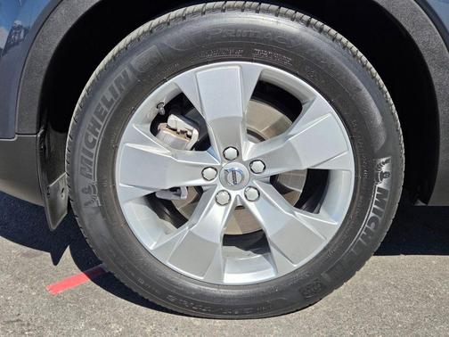 Denim Blue Metallic 2021 Volvo XC40 T5 Momentum