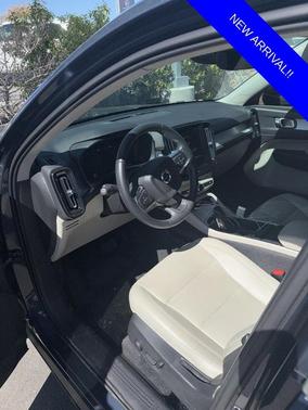 2021 Volvo XC40 T5 Momentum