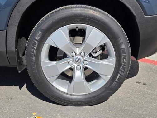 Denim Blue Metallic 2021 Volvo XC40 T5 Momentum