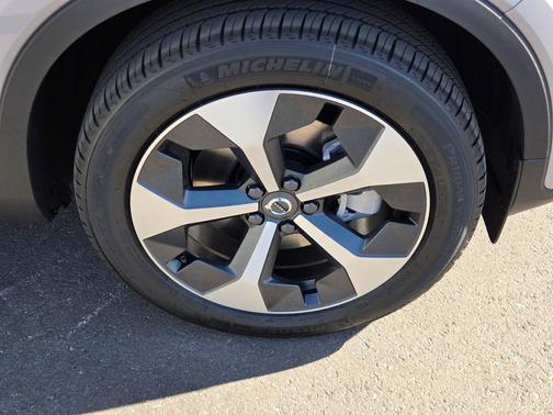 2026 Volvo XC40 B4 Plus