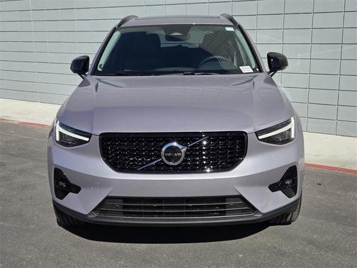 2026 Volvo XC40 B4 Plus
