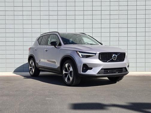 2026 Volvo XC40 B4 Plus