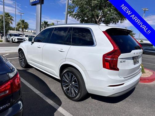 Crystal White Metallic 2022 Volvo XC90 T5 Momentum 7 Passenger