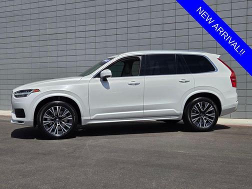 Crystal White Metallic 2022 Volvo XC90 T5 Momentum 7 Passenger